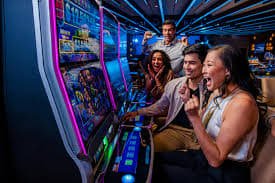 Perbandingan antarmuka Singapore Pools di aplikasi mobile dumaitoto dan tampilan desktop di browser